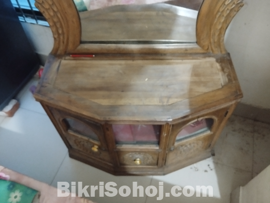 ডেসিং টেবিল